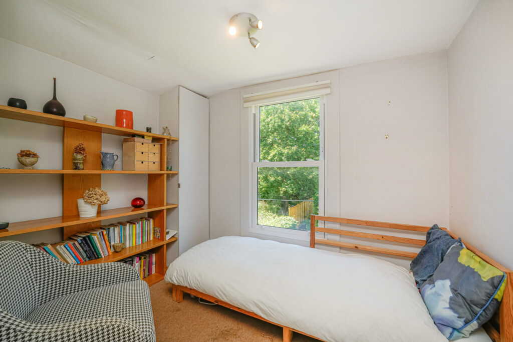 Russell Road - Bowes Park - London - N13