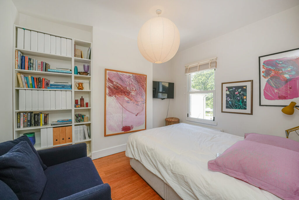 Russell Road - Bowes Park - London - N13
