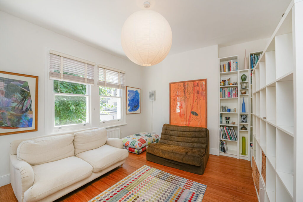 Russell Road - Bowes Park - London - N13