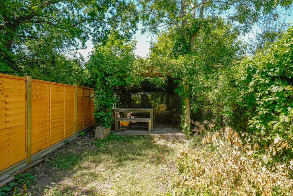 Russell Road - Bowes Park - London - N13