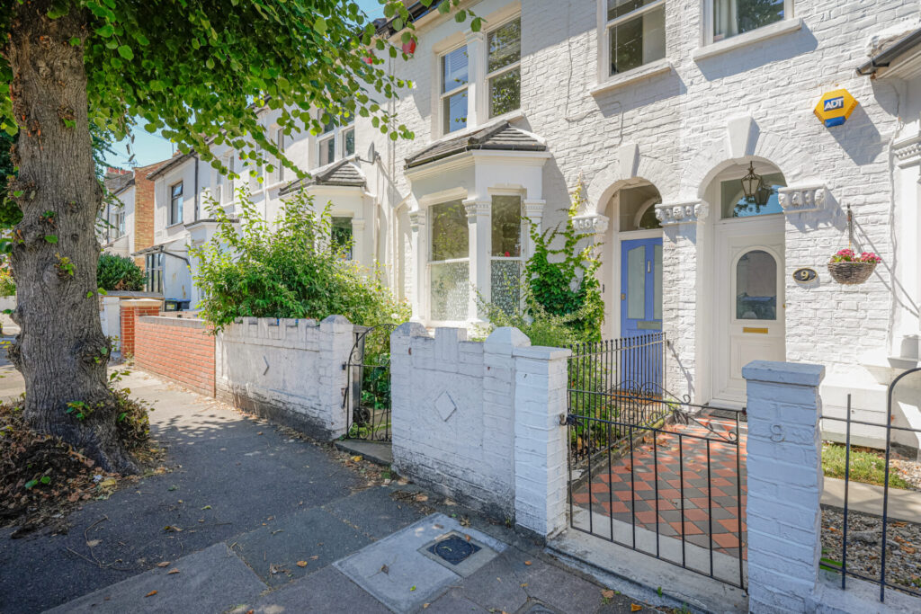 Russell Road - Bowes Park - London - N13