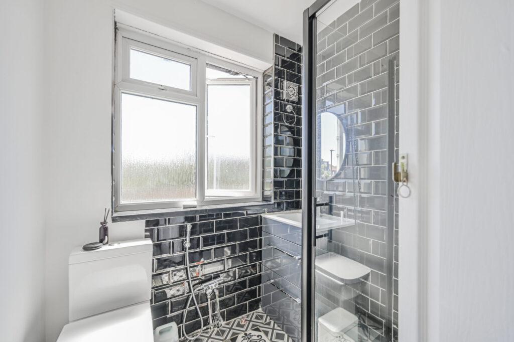 Pembroke Road - Palmers Green - London - N13