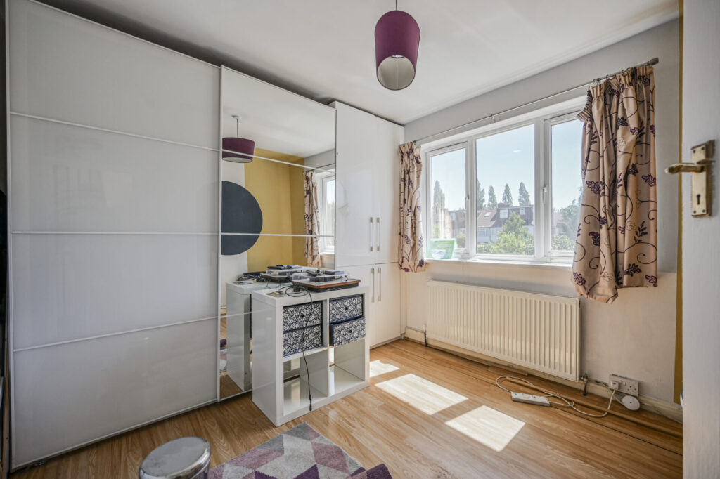 Pembroke Road - Palmers Green - London - N13