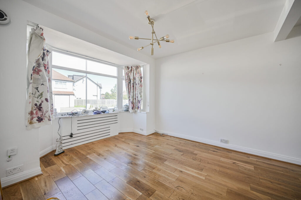 Pembroke Road - Palmers Green - London - N13