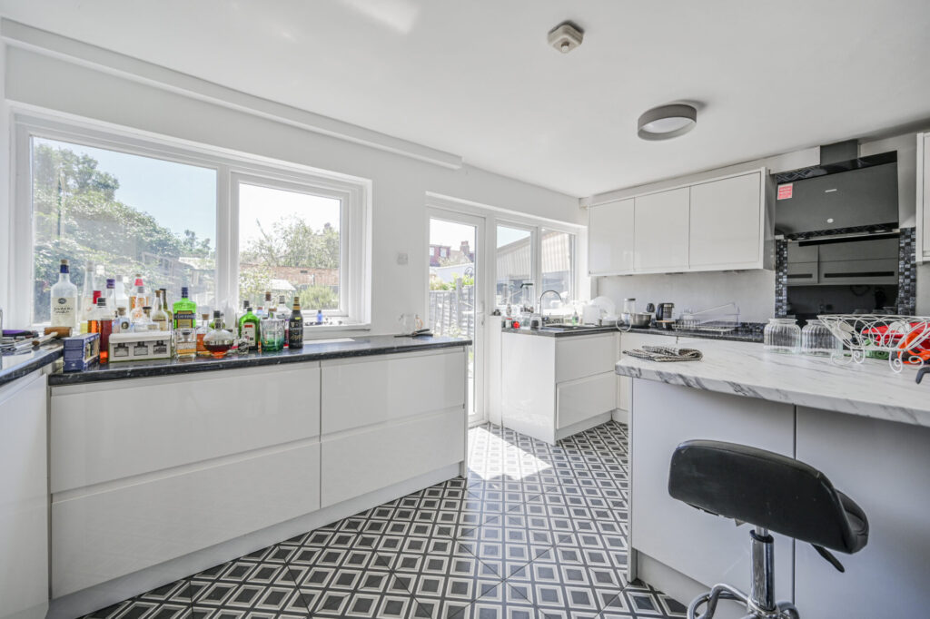 Pembroke Road - Palmers Green - London - N13