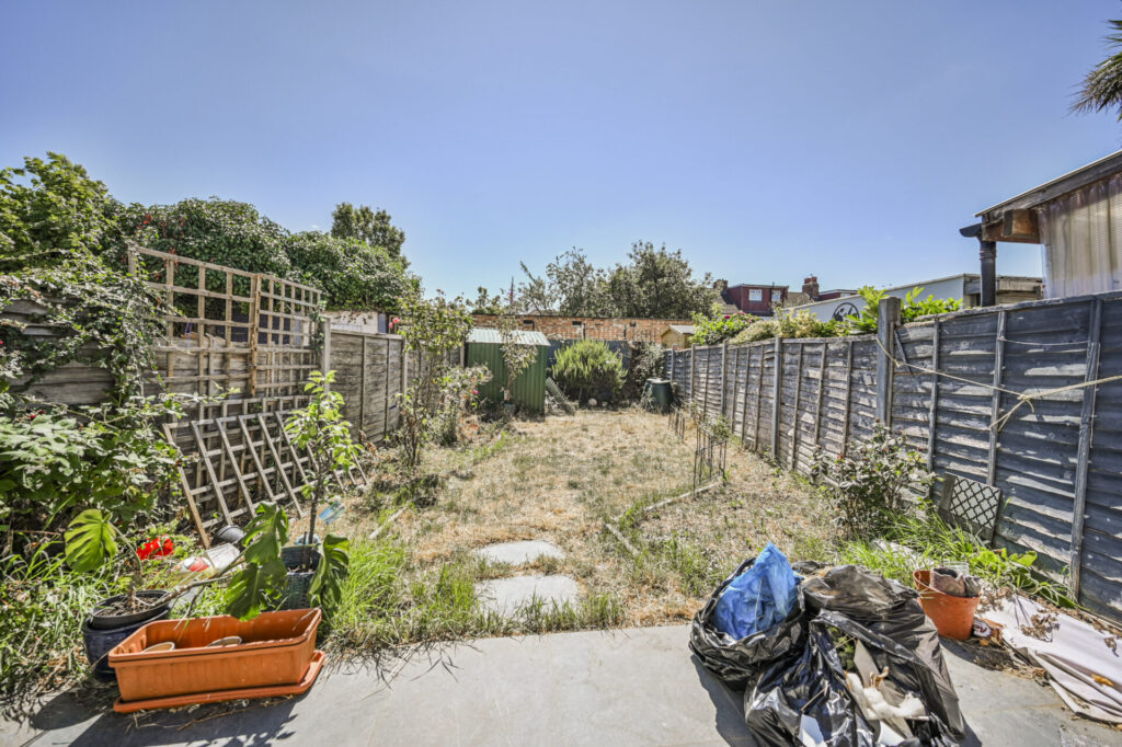 Pembroke Road - Palmers Green - London - N13