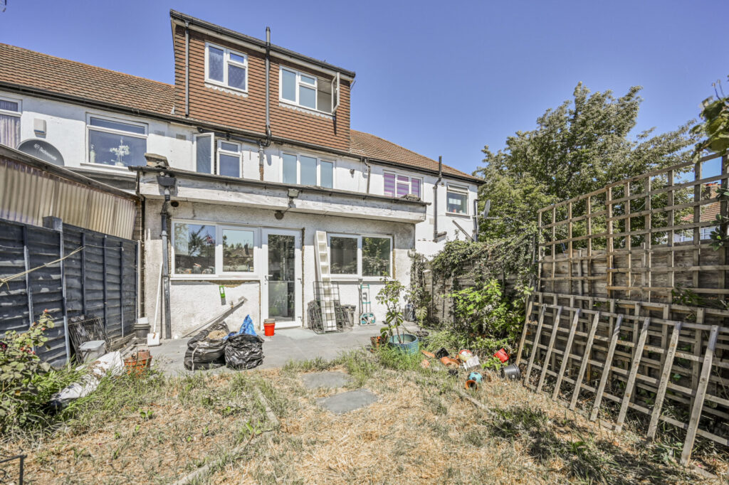 Pembroke Road - Palmers Green - London - N13