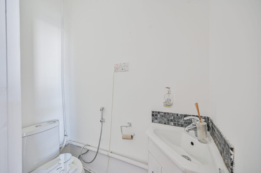 Pembroke Road - Palmers Green - London - N13