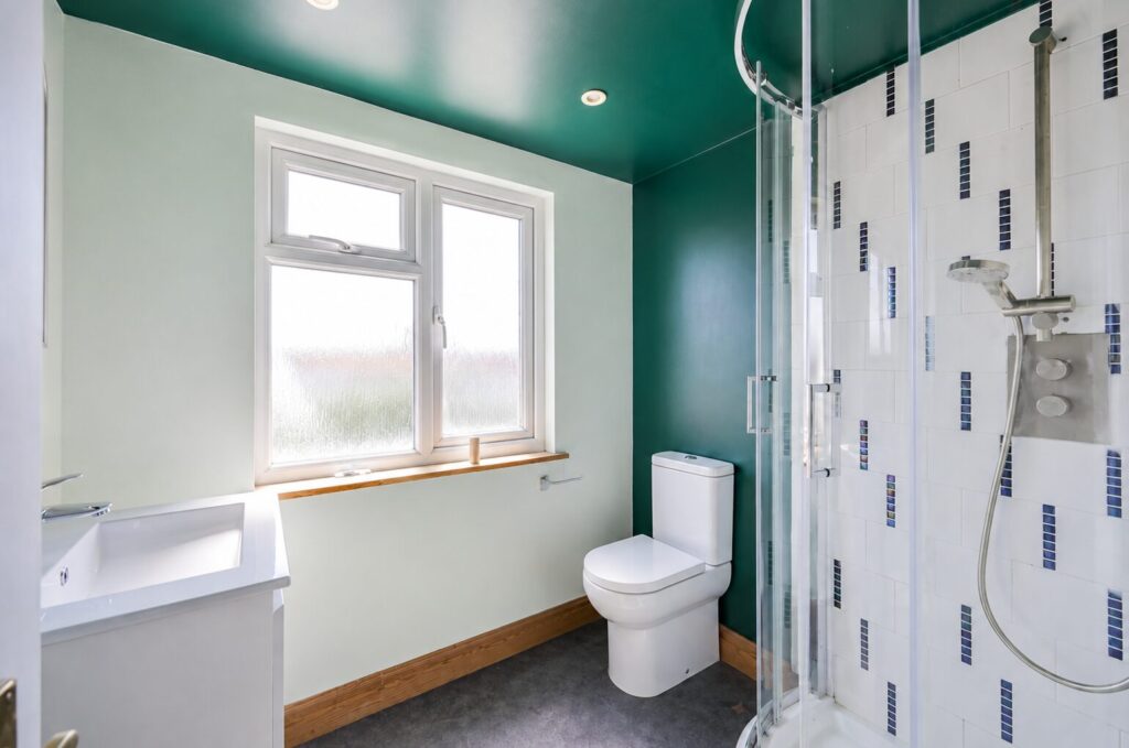 Pembroke Road - Palmers Green - London - N13