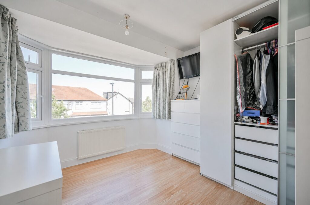 Pembroke Road - Palmers Green - London - N13