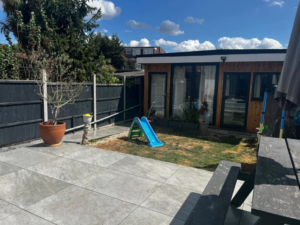 Ash Grove - Palmers Green - Enfield  - N13