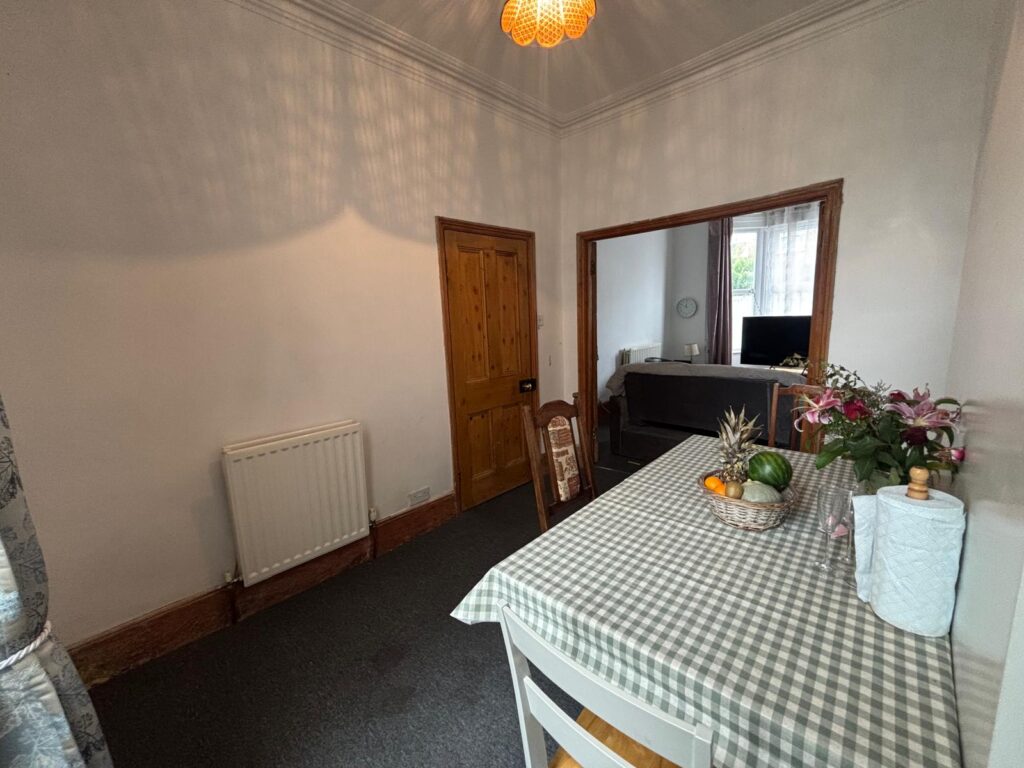 Queens Road - Bowes Park  - London - N11