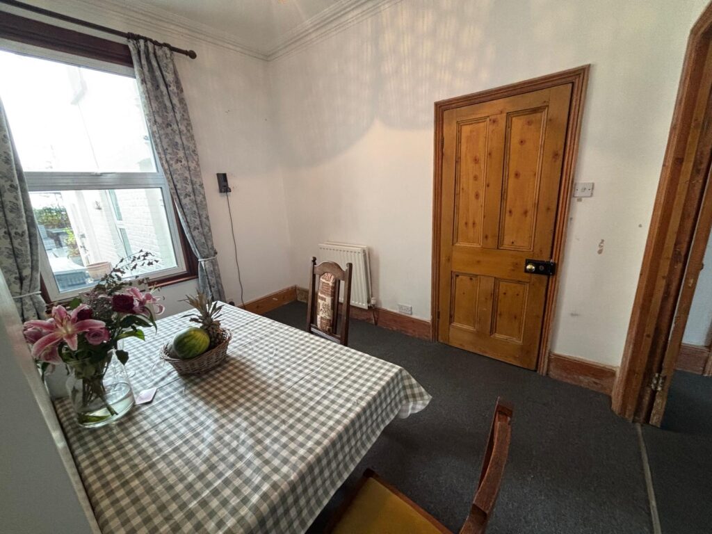 Queens Road - Bowes Park  - London - N11