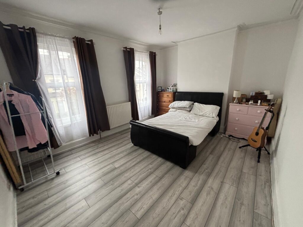 Queens Road - Bowes Park  - London - N11